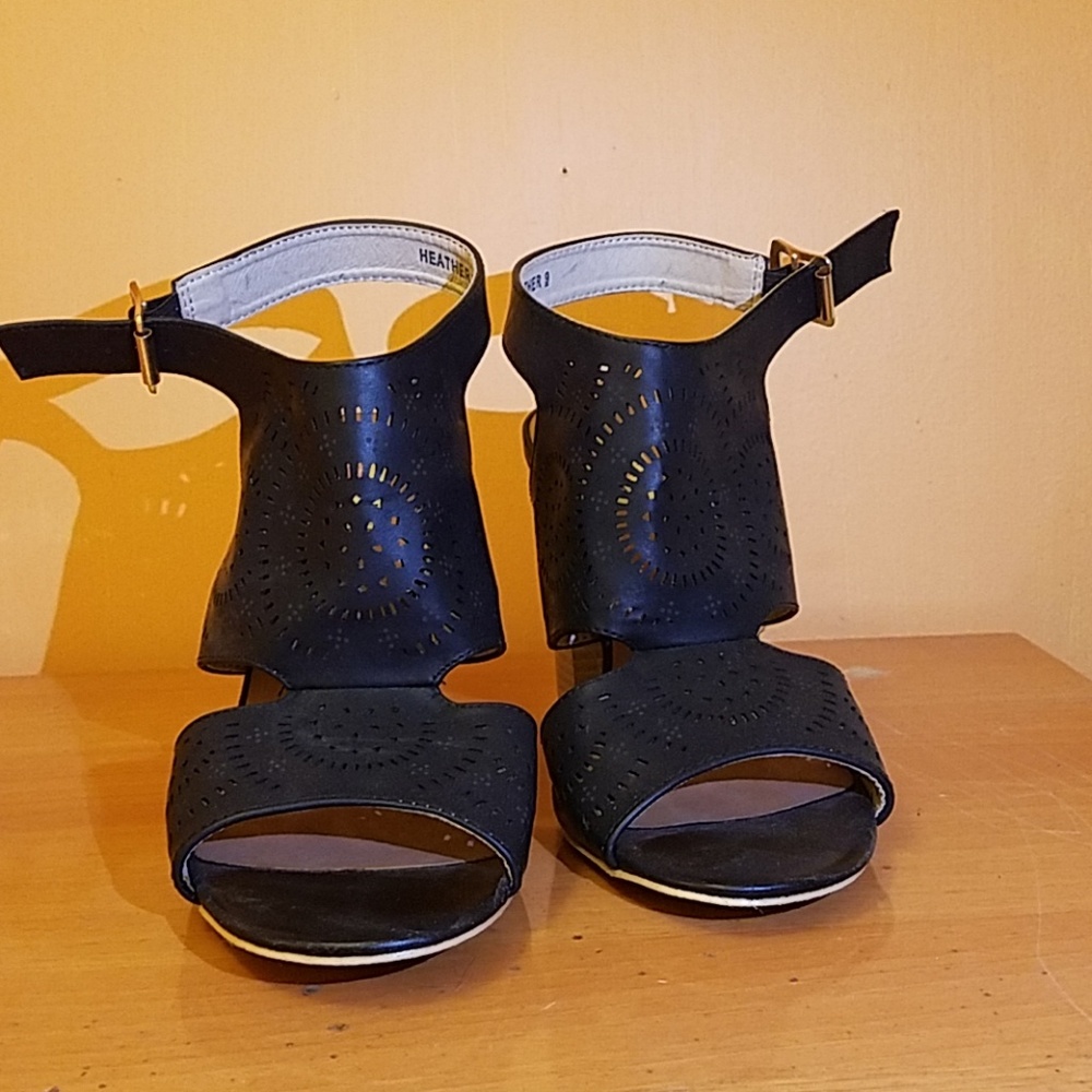 Shoes - Picture 2 of 3